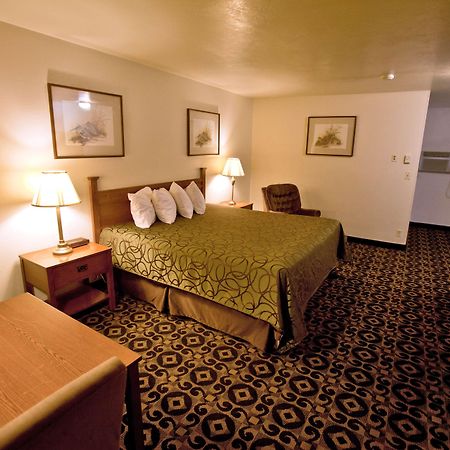 Americas Best Value Inn Roosevelt/Ballard Exteriör bild