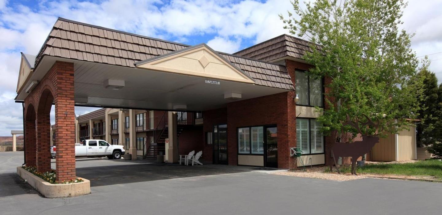 Americas Best Value Inn Roosevelt/Ballard Exteriör bild
