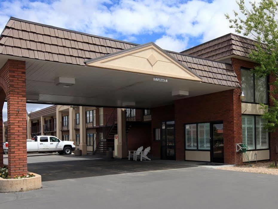 Americas Best Value Inn Roosevelt/Ballard Exteriör bild